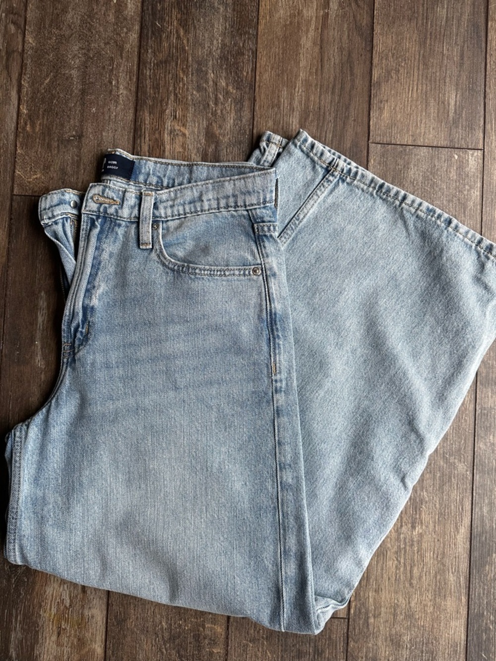 Gap mid rise ultra soft baggy jeans size 6